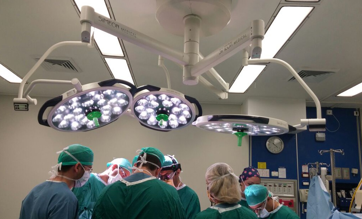 מנורות הניתוח של סימאון SIMEON MEDICAL